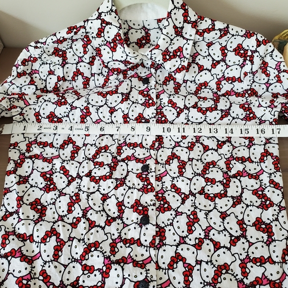 VINTAGE Hello Kitty Button down - Picture 8 of 9